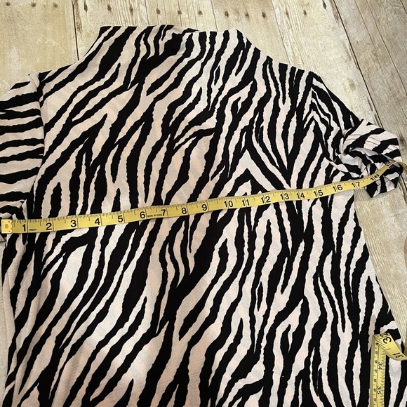 JKLA California Blouse in Zebra Print Size Large - Picture 5 of 8